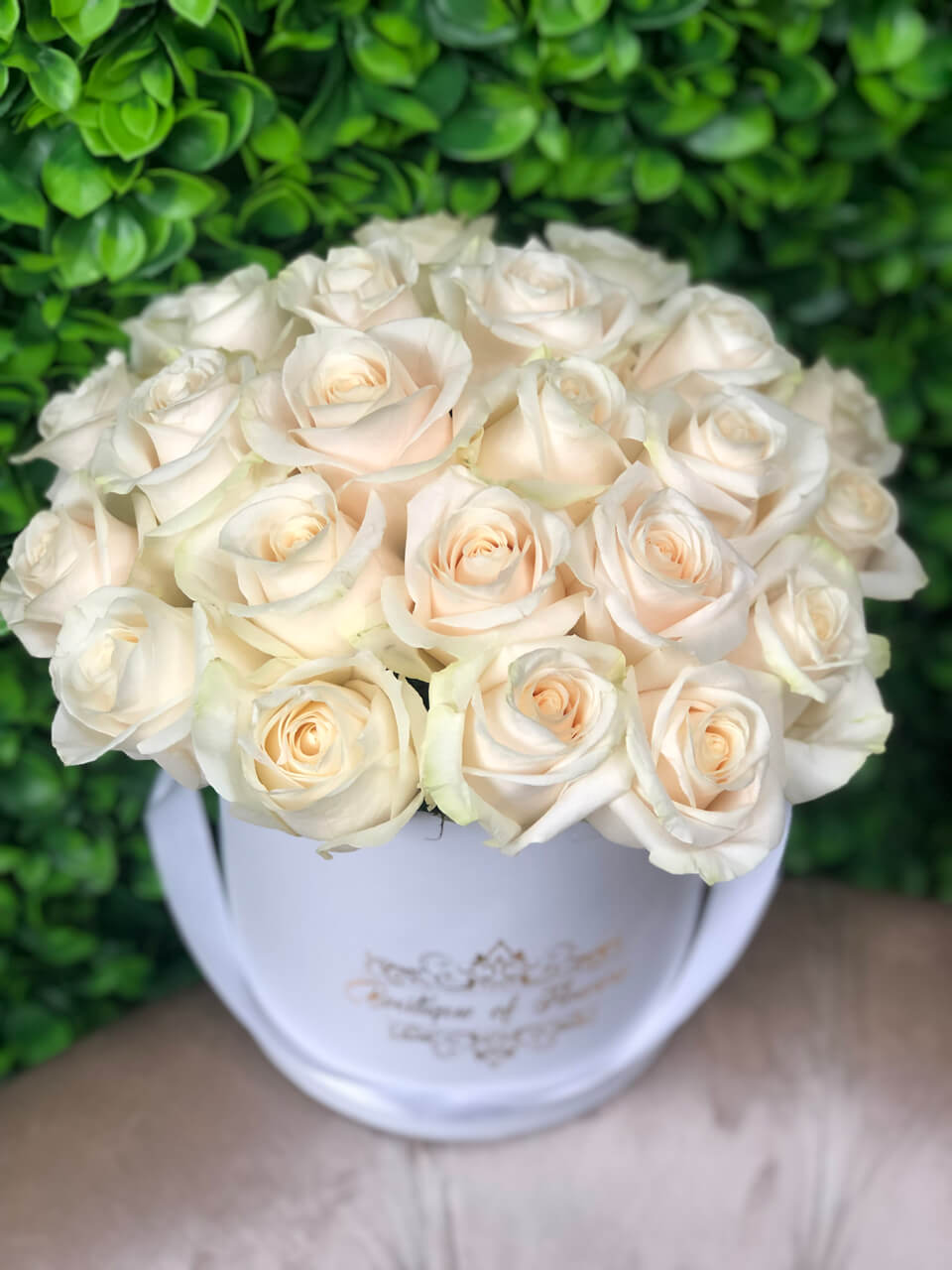 White cream rose small round box